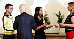 Hendrik Müller (links) und Jeannette Bohg (2. v. r.) bei der offiziellen Preisverleihung